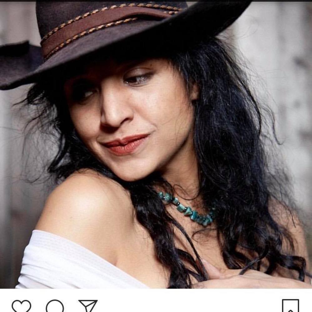 Meet your Posher, Eve